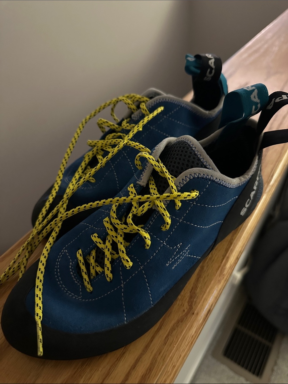 Scarpa Men's Blue Climbing Shoes with Yellow Laces